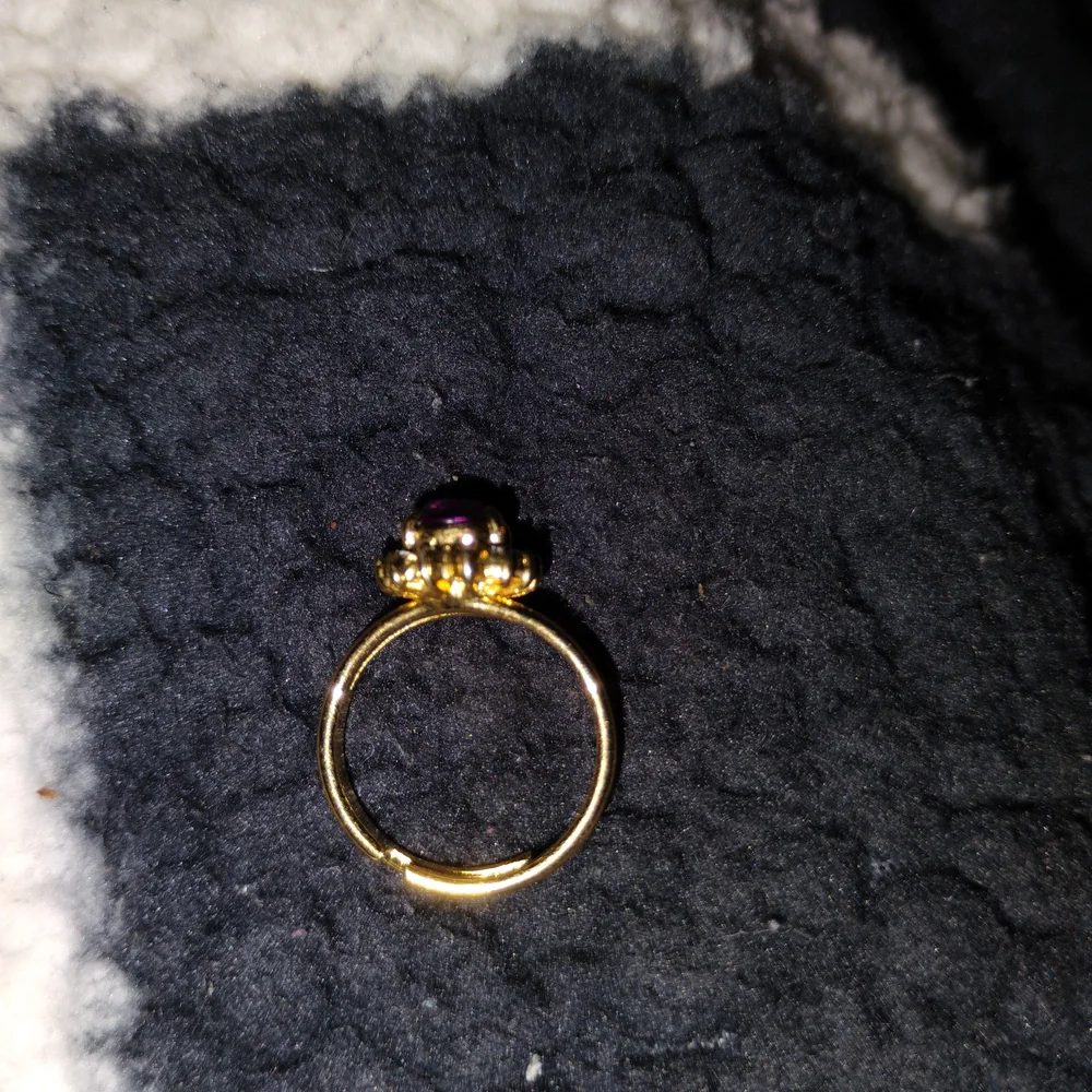 Elegant Gold and Purple Women's Ring